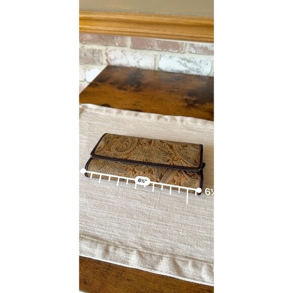 Relic Embossed Leather Wallet With Paisley Design & Snap Closure Tan - Picture 16 of 16